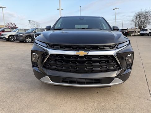 Used 2025 Chevrolet Blazer LT image 2