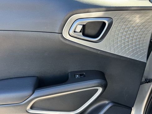 Used 2024 Kia Soul LX w/ Option Group 015 image 16