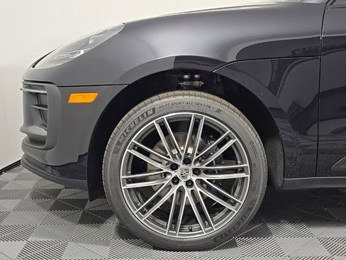 Certified 2025 Porsche Macan image 11