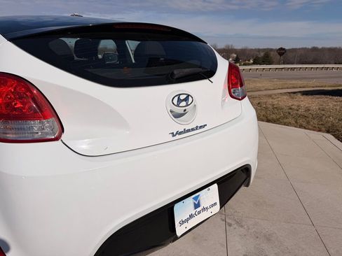 Used 2017 Hyundai Veloster Value Edition image 27