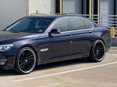 Used 2014 BMW 750i image 4