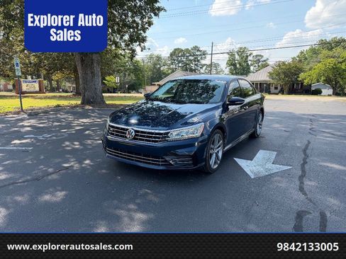 Used 2018 Volkswagen Passat 2.0T R-Line w/ R-Line Lighting Package FWD image 1