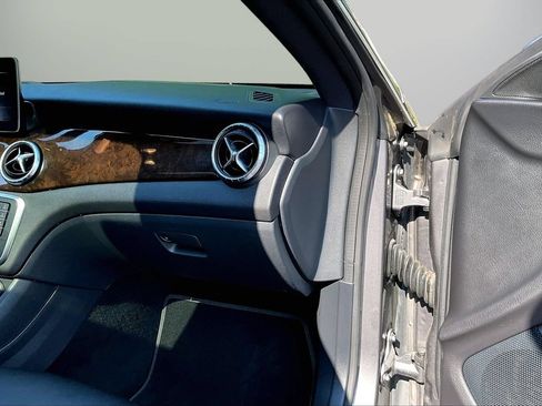 Used 2019 Mercedes-Benz CLA 250 4MATIC image 20