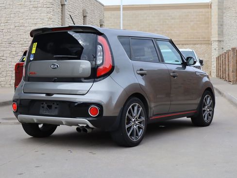 Used 2018 Kia Soul ! w/ Tech Package FWD image 3