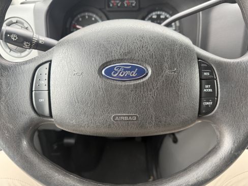 Used 2011 Ford E-350 and Econoline 350 XLT image 25