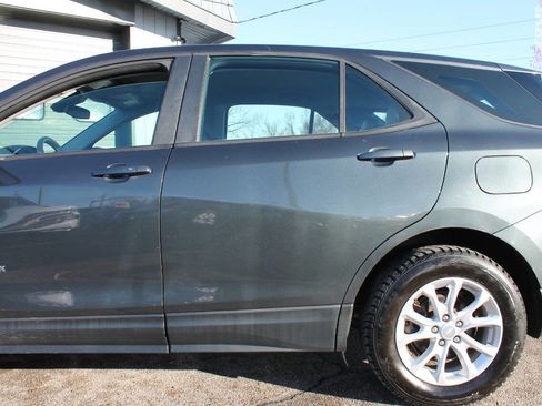 Used 2020 Chevrolet Equinox LS image 29
