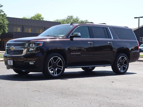 Used 2020 Chevrolet Suburban Premier AWD/4WD image 11