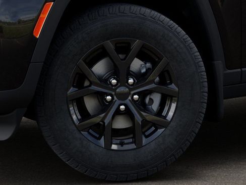 New 2026 Jeep Grand Cherokee Altitude image 14