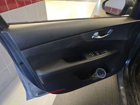 Used 2020 Kia Forte LXS FWD image 19