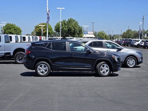 Used 2024 GMC Terrain SLE AWD/4WD image 3