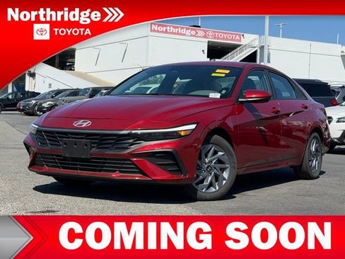 Used 2025 Hyundai Elantra Hybrid FWD image 3