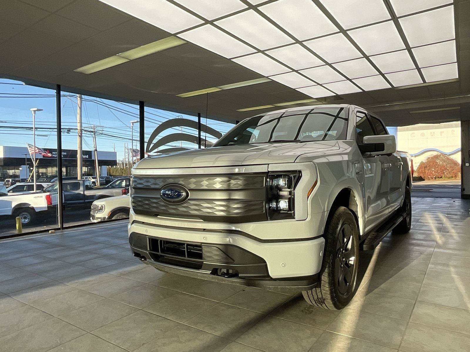 Used 2023 Ford F150 Lightning Lariat AWD/4WD image 3
