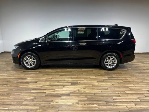 Certified 2024 Chrysler Pacifica Touring-L FWD image 39