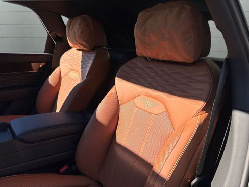 New 2025 Bentley Bentayga Mulliner image 19