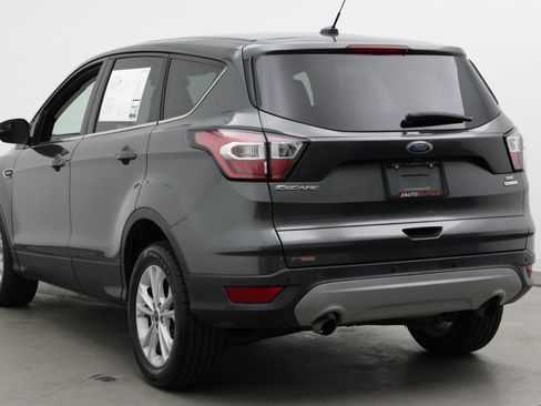 Used 2017 Ford Escape SE FWD image 4