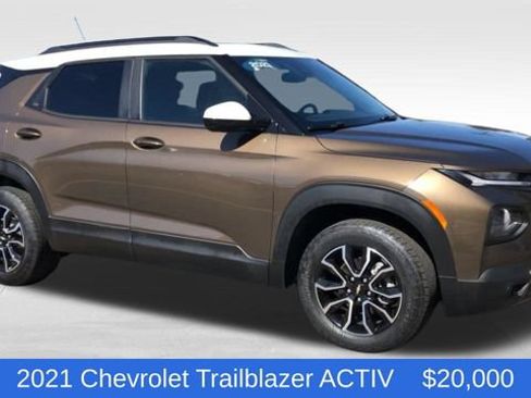 Certified 2021 Chevrolet TrailBlazer ACTIV w/ Sun and Liftgate Package AWD/4WD image 2