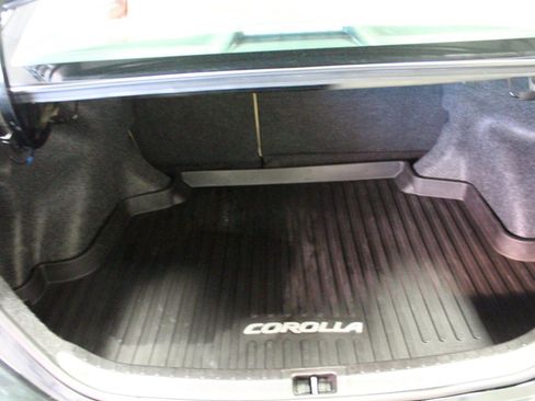 Used 2017 Toyota Corolla LE image 26