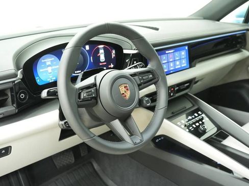 New 2026 Porsche Macan 4 Electric AWD/4WD image 4