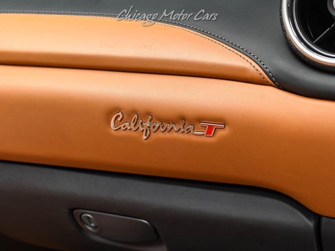 Used 2016 Ferrari California T RWD image 28