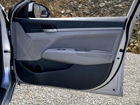 Used 2019 Hyundai Elantra SEL FWD image 16