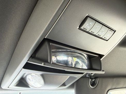 Used 2018 Dodge Grand Caravan SXT FWD image 30