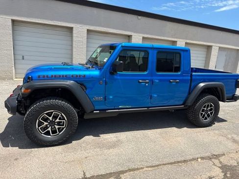 New 2026 Jeep Gladiator Rubicon w/ Technology Group AWD/4WD image 3