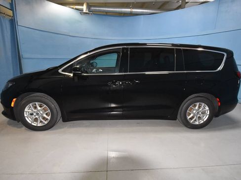 Used 2025 Chrysler Voyager LX FWD image 25