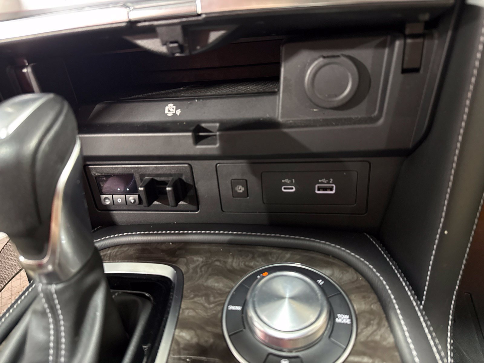 Used 2023 Nissan Armada Platinum w/ Captain's Chairs Package AWD/4WD image 45