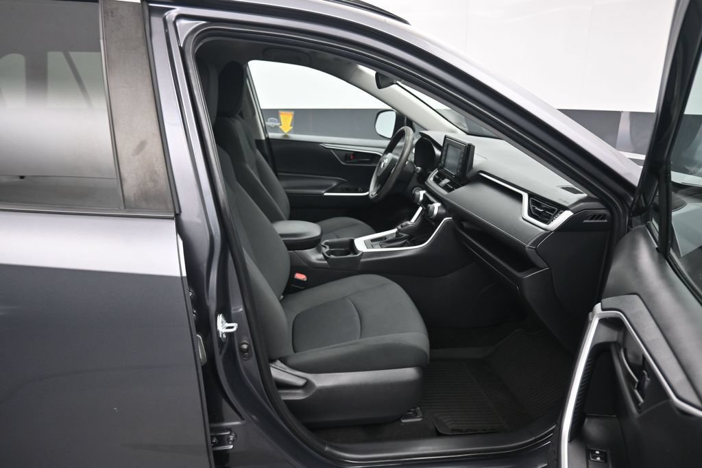 Used 2021 Toyota RAV4 LE FWD image 38