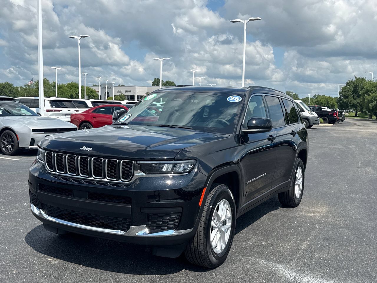 Certified 2025 Jeep Grand Cherokee L Laredo AWD/4WD image 8