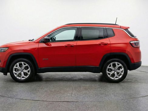 Used 2025 Jeep Compass Latitude image 5