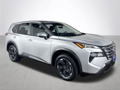 Used 2024 Nissan Rogue SV image 4