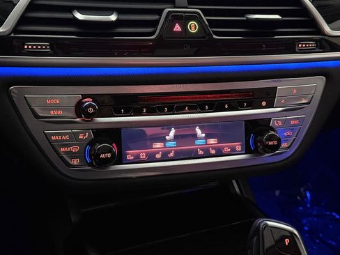 Used 2017 BMW 750i xDrive image 36