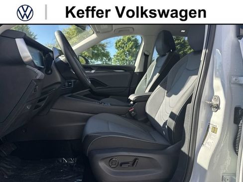 New 2026 Volkswagen Tiguan SE AWD/4WD image 12