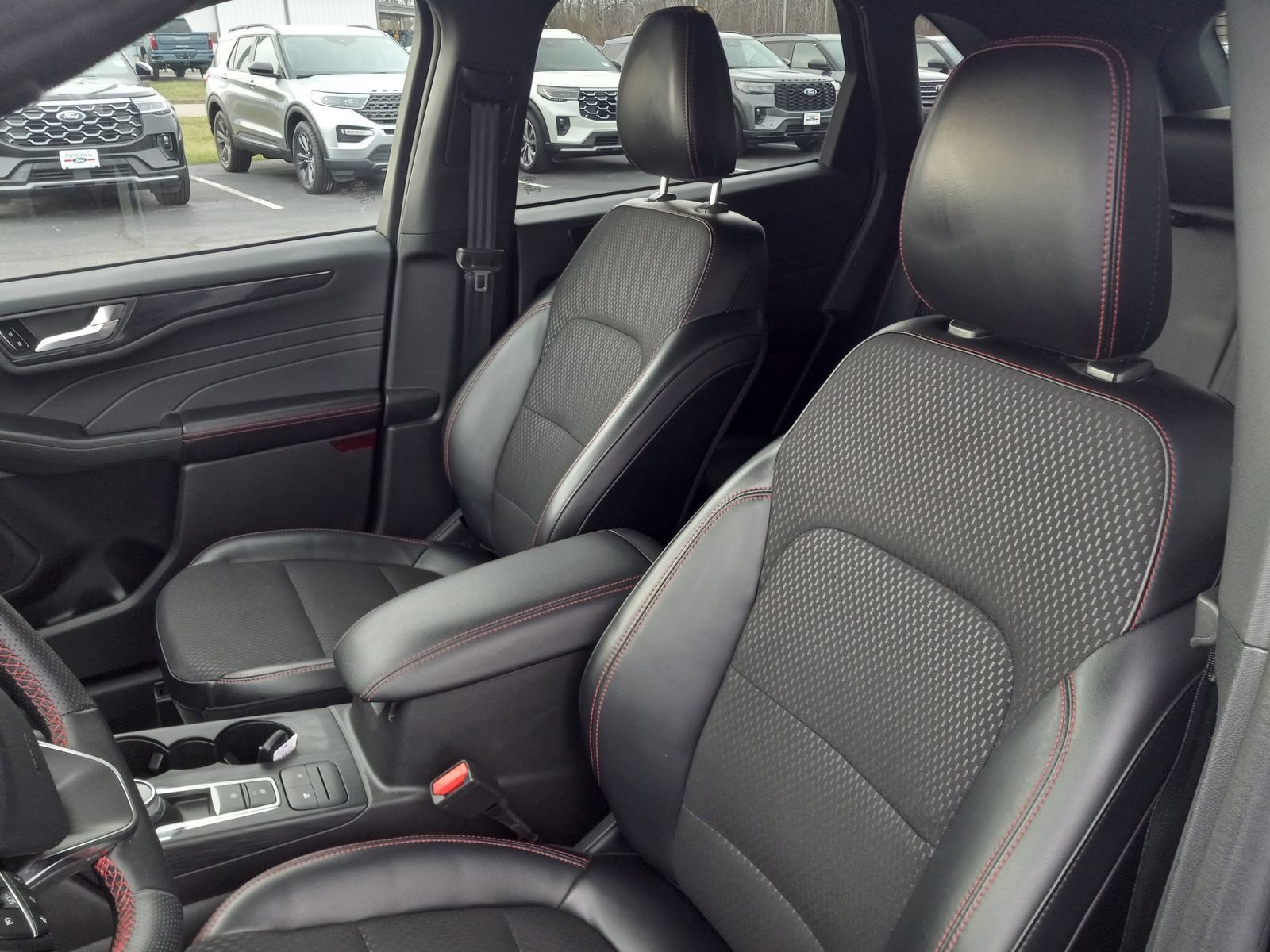Used 2025 Ford Escape ST-Line FWD image 13