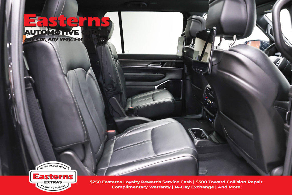 Used 2024 Jeep Wagoneer Series III w/ Premium Group I AWD/4WD image 28