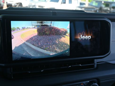 Used 2025 Jeep Wrangler Sahara w/ Safety Group image 15