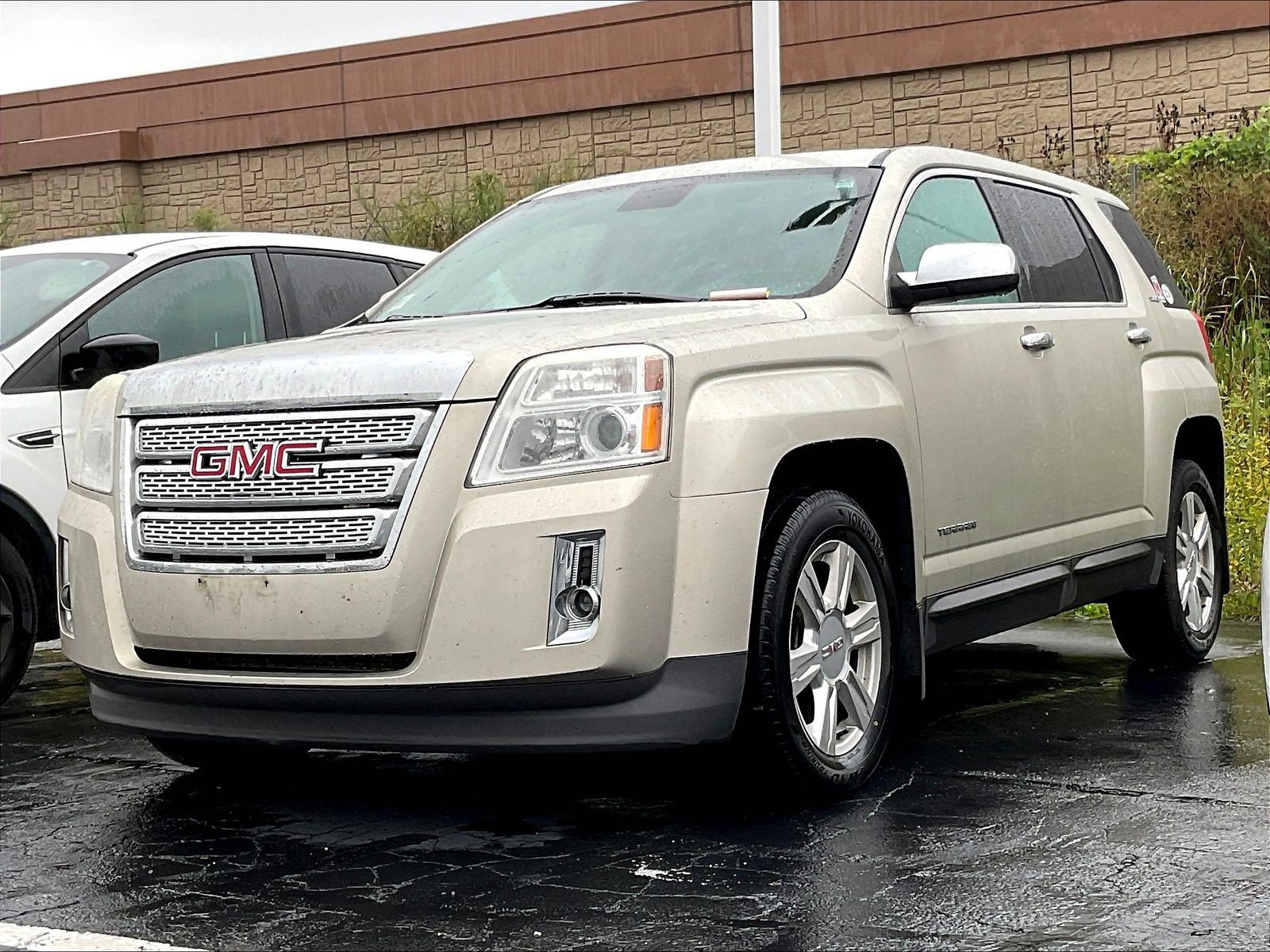 Used 2014 GMC Terrain SLE w/ LPO, Protection Package FWD image 2