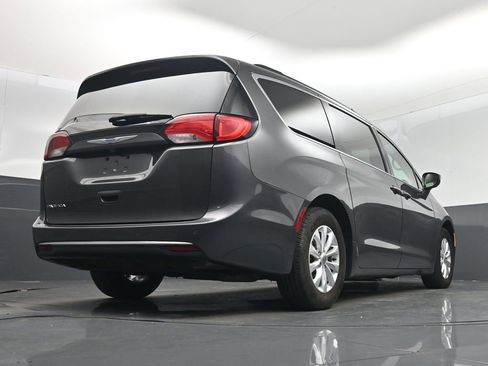 Used 2018 Chrysler Pacifica Touring Plus image 46