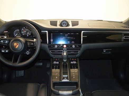 New 2026 Porsche Macan image 37