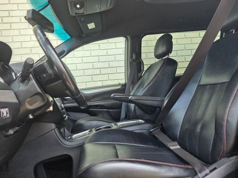 Used 2017 Dodge Grand Caravan GT FWD image 11