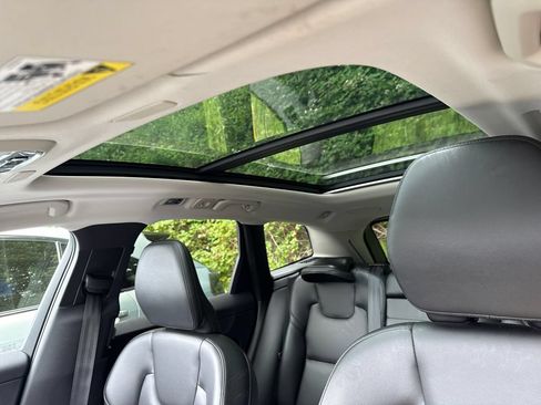Used 2019 Volvo XC60 T6 Momentum w/ Multimedia Package AWD/4WD image 25