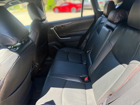 Used 2021 Toyota RAV4 SE w/ Weather & Moonroof Package AWD/4WD image 10