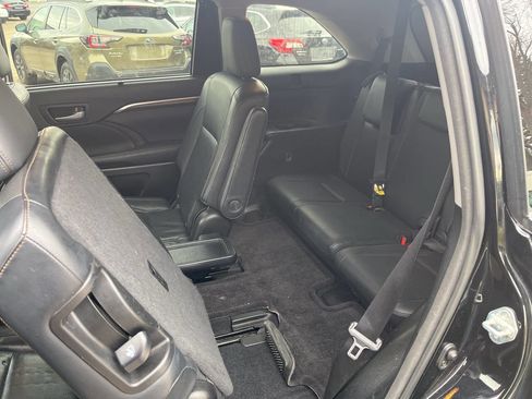 Used 2015 Toyota Highlander Limited image 14