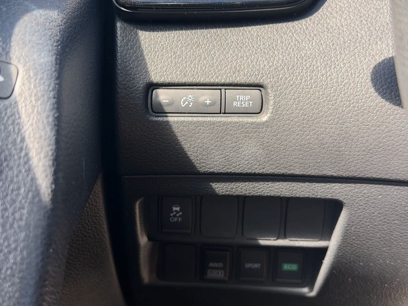 Used 2017 Nissan Rogue S AWD/4WD image 16