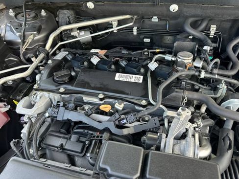 Used 2019 Toyota RAV4 LE FWD image 25