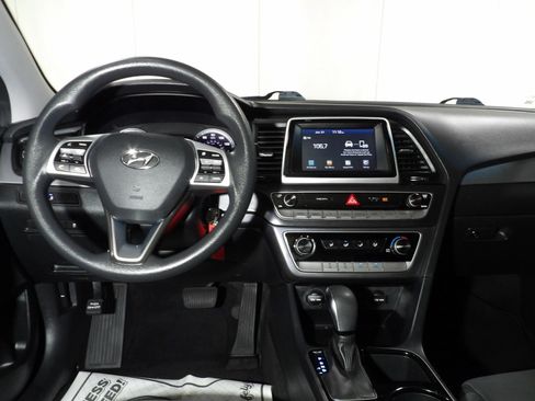 Used 2019 Hyundai Sonata SE FWD image 11