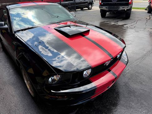 Used 2006 Ford Mustang GT RWD image 13