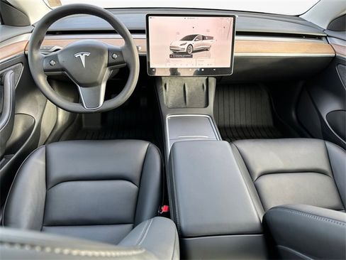 Used 2023 Tesla Model 3 Standard Range image 10