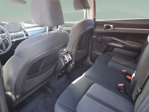 Certified 2023 Kia Sorento LX image 9